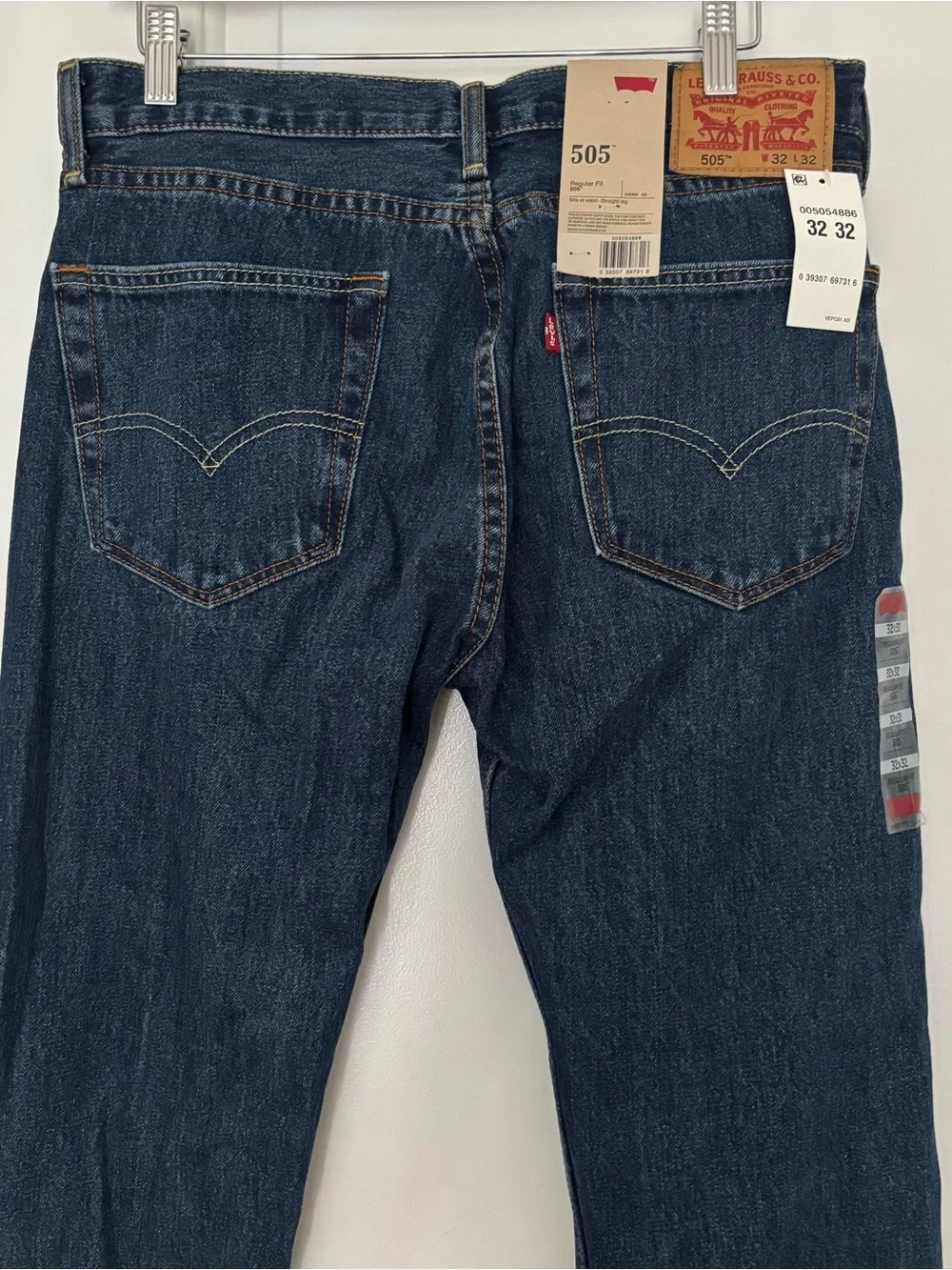 Men’s Levi’s 505 32 x 32 regular fit dark wash straight leg new with tags